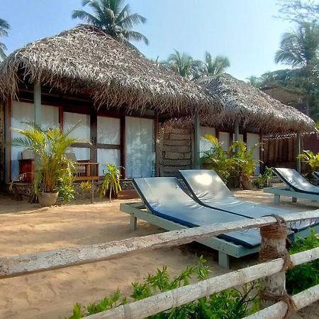 The Coast Beach Resort Agonda Exterior photo