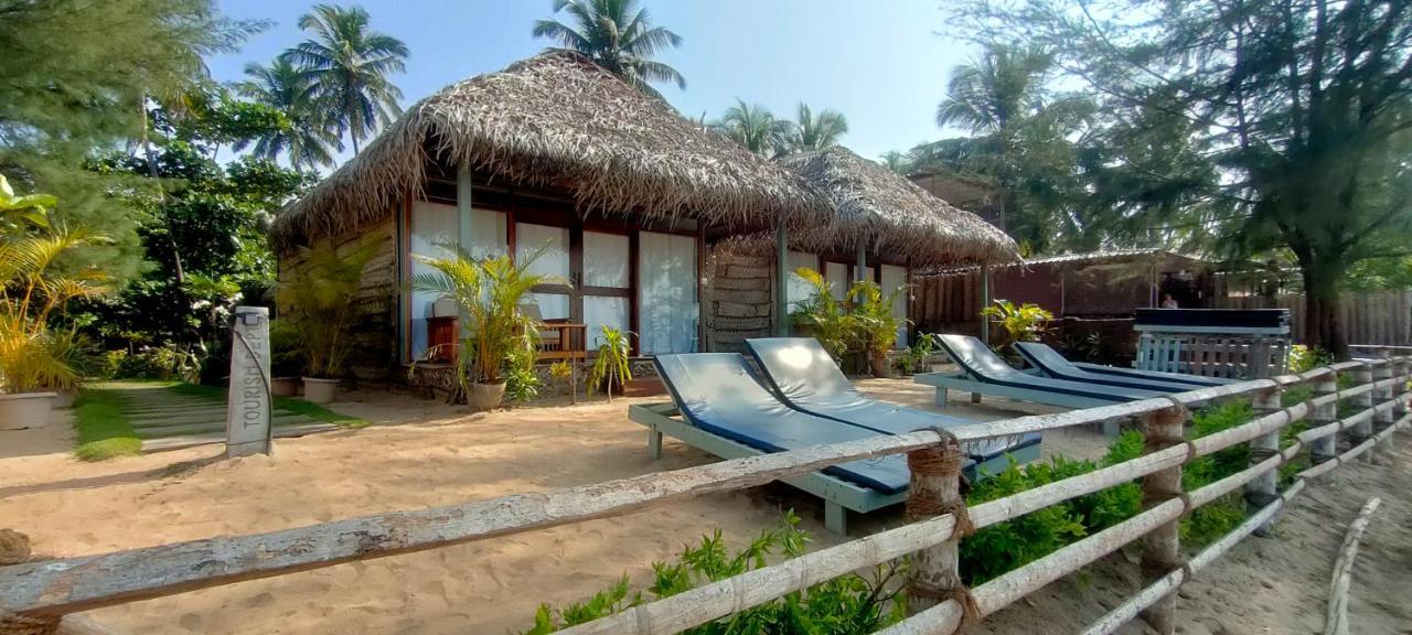 The Coast Beach Resort Agonda Exterior photo