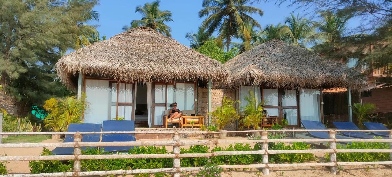 The Coast Beach Resort Agonda Exterior photo