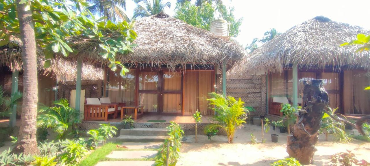 The Coast Beach Resort Agonda Exterior photo