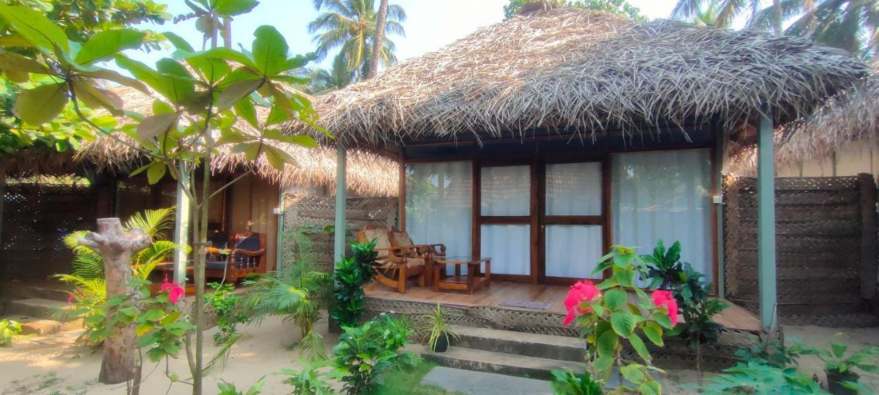 The Coast Beach Resort Agonda Exterior photo