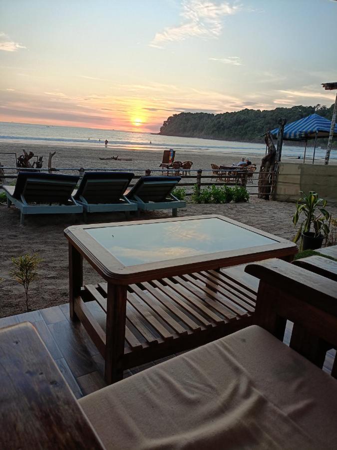 The Coast Beach Resort Agonda Exterior photo