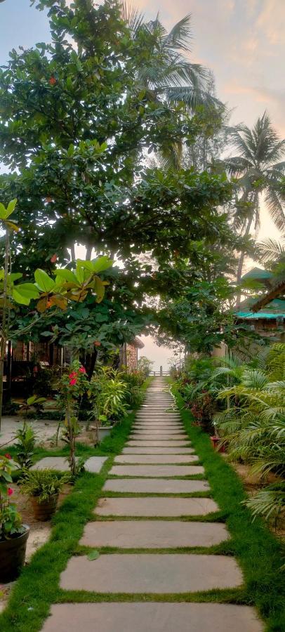 The Coast Beach Resort Agonda Exterior photo